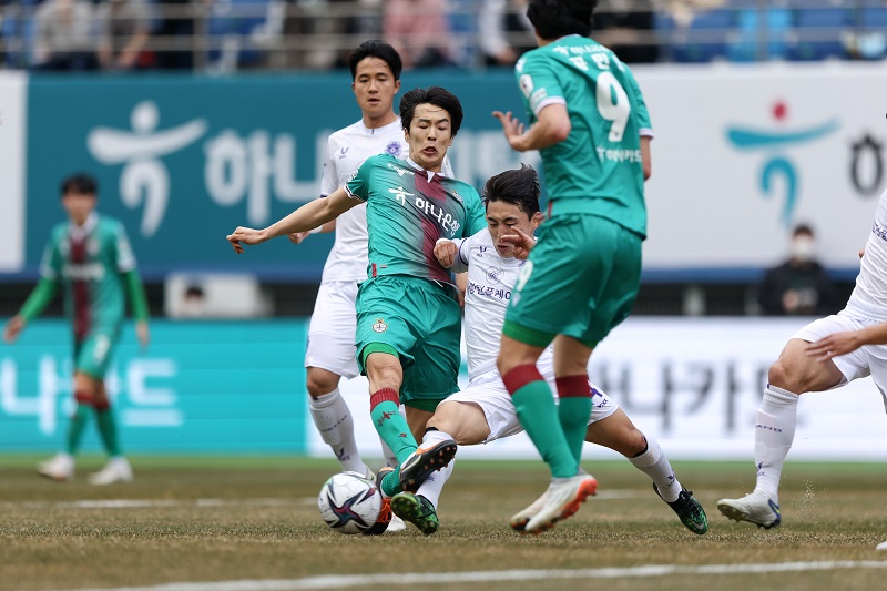 Nhận định Bucheon FC vs Busan I'Park, 17h30 ngày 22/8: Bắt nạt kẻ đội sổ - Ảnh 1