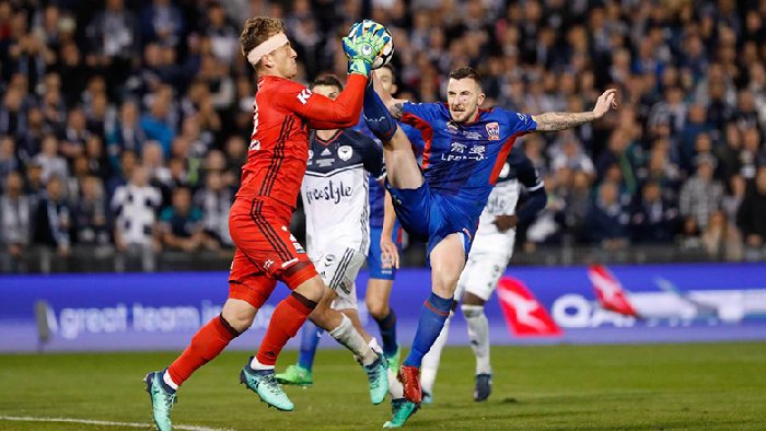 Soi kèo hiệp 1 Newcastle Jets vs Melbourne Victory, 16h30 ngày 17/7		